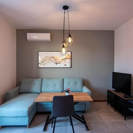 аpartment With Free Parking 아파트