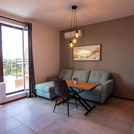 аpartment With Free Parking