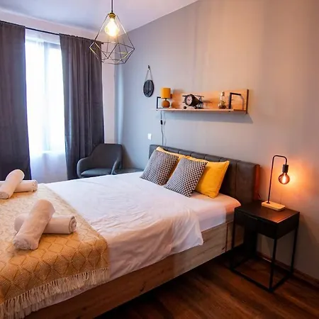 аpartment With Free Parking Daire *