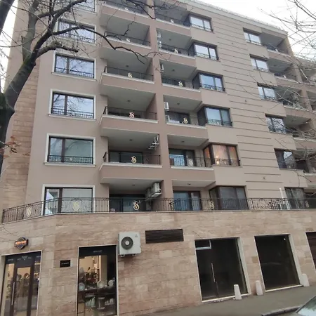 аpartment With Free Parking *